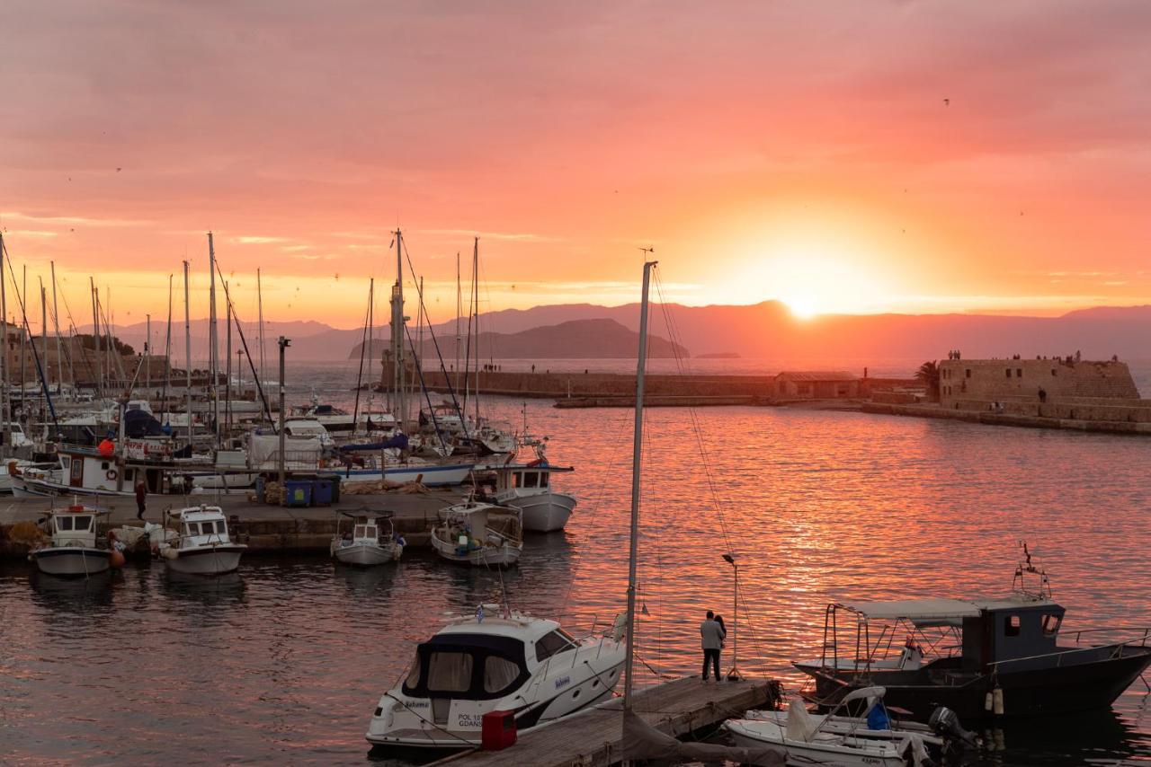 Destino Home Overlooking The Venetian Port Of Chania Chania  Exterior photo